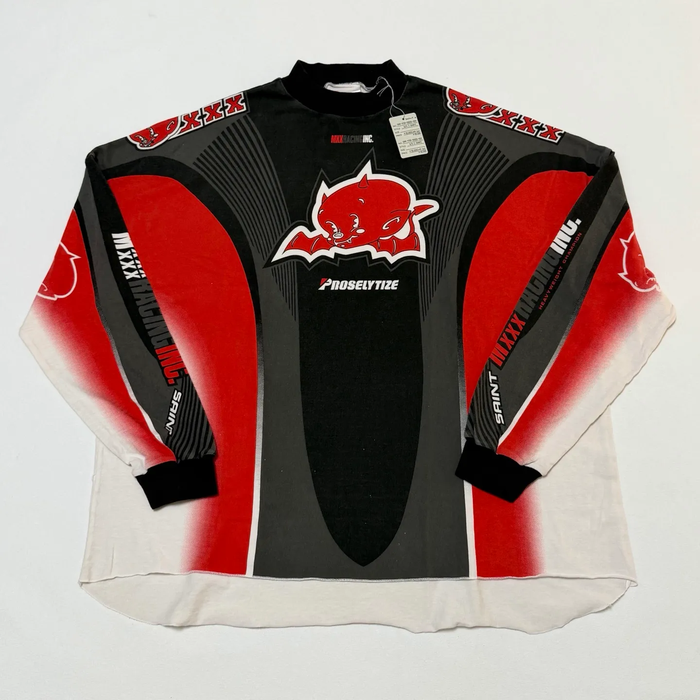 SAINT Mxxxxxx LS TEE/MORTOR CYCLE/WHT Little Devil Angel Racing Long Sleeve Off-White S-XL SAINT's annual racing style BOXY short, wide and fat design will be sold out immediately every time it is released. The whole garment is oversized and has many prints. The front and back prints on the shoulder are aligned. The printing area is very large and the operation is also difficult. The genuine level is restored. The ready-made garments are washed again to make them look old. Soft desizing is added to make the printing look old and white.
